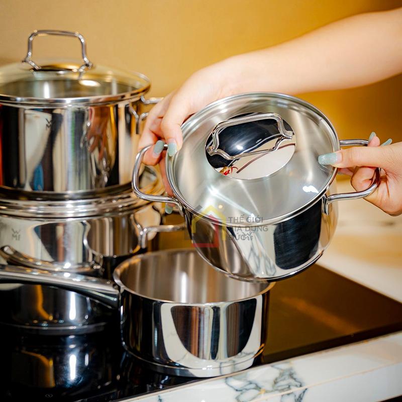 bo-noi-wmf-astoria-4-mon (5) Bộ nồi Wmf Astoria 4 món (3 nồi, 1 quánh)