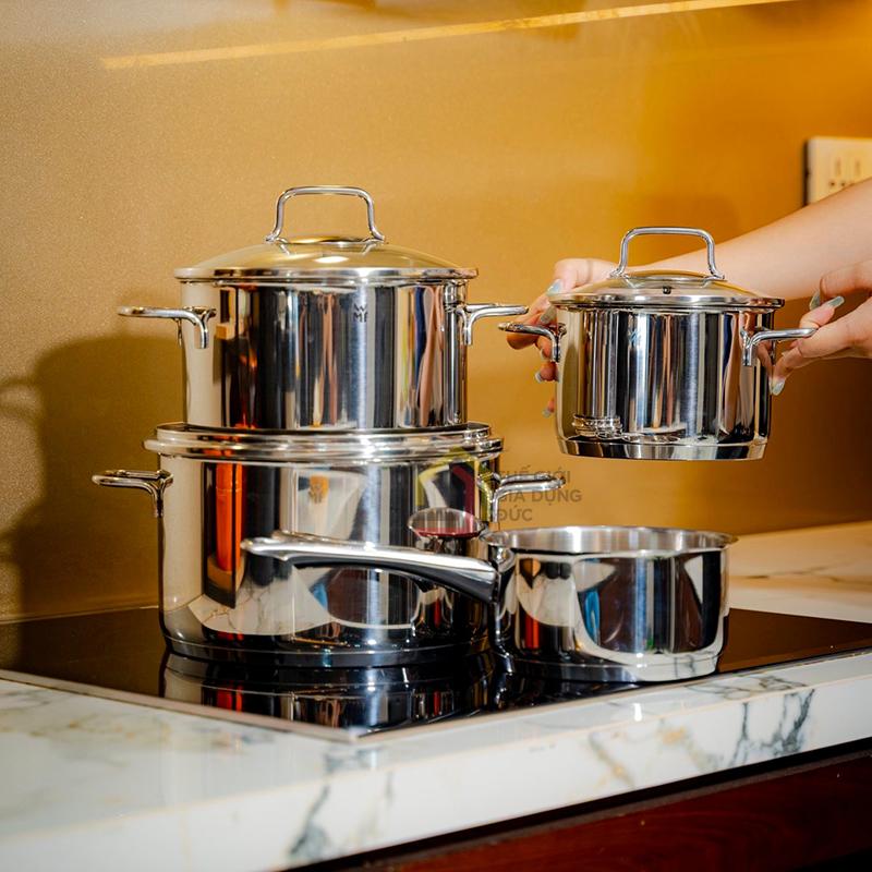 bo-noi-wmf-astoria-4-mon (8) Bộ nồi Wmf Astoria 4 món (3 nồi, 1 quánh)