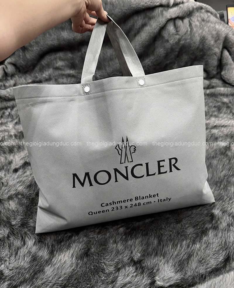 chan-moncler-crytal-plush-size-queen-248x233 (1) Chăn Moncler Crytal Plush size Queen 248×233
