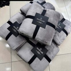 Chăn Moncler Crytal Plush size Queen 248×233