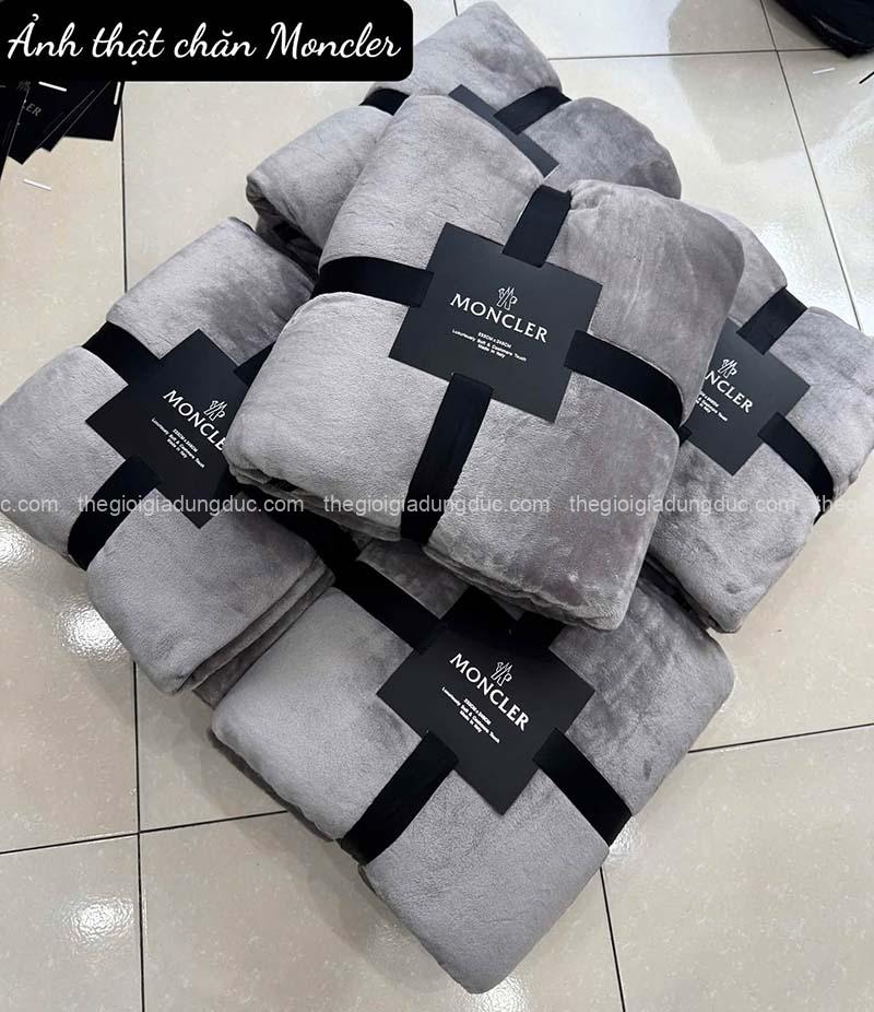 chan-moncler-crytal-plush-size-queen-248x233 (2) Chăn Moncler Crytal Plush size Queen 248×233