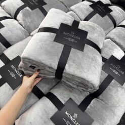 Chăn Moncler Crytal Plush size Queen 248×233