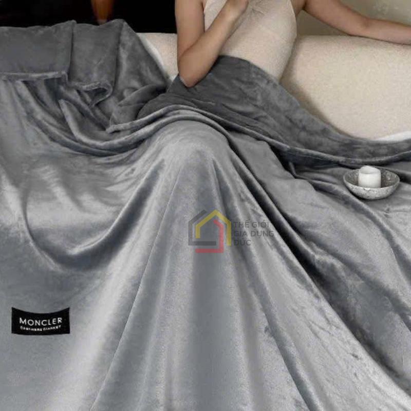 chan-moncler-crytal-plush-size-queen-248x233-5 Chăn Moncler Crytal Plush size Queen 248x233