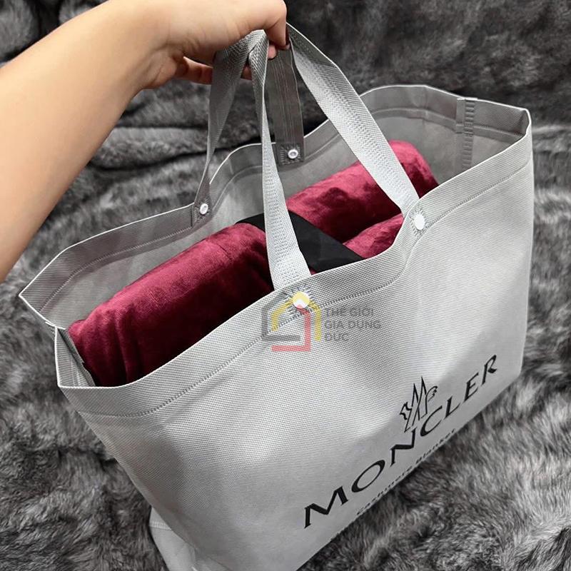 chan-moncler-crytal-plush-size-queen-248x233-7 Chăn Moncler Crytal Plush size Queen 248x233