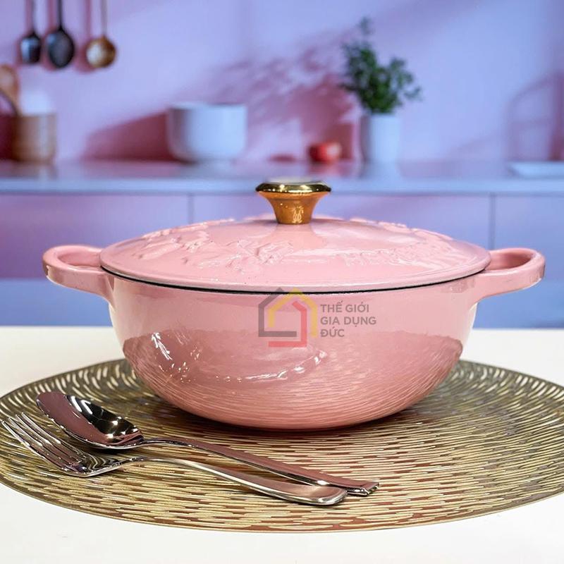 noi-chao-gang-happiness-23cm-day-hoa-phien-ban-limited (4) Nồi chảo gang Happiness 23cm dây hoa - phiên bản Limited