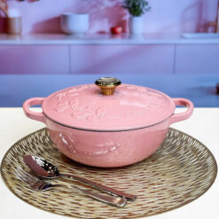 Nồi chảo gang Happiness 23cm dây hoa - phiên bản Limited