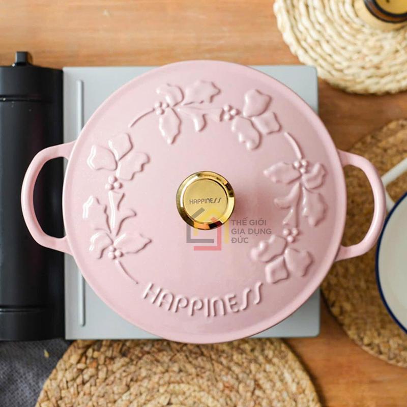 noi-chao-gang-happiness-23cm-day-hoa-phien-ban-limited Nồi chảo gang Happiness 23cm dây hoa - phiên bản Limited
