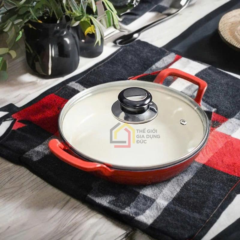 chao-gang-2-quai-kem-nap-kinh-happiness-20cm (16) Chảo gang 2 quai kèm nắp kính Happiness 20cm
