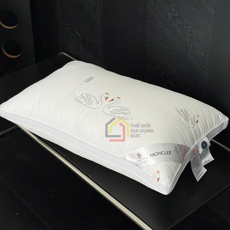 goi-moncler-size-48x74cm-doi-gom-2-cai (2) Gối Moncler size 48x74cm (đôi gồm 2 cái)