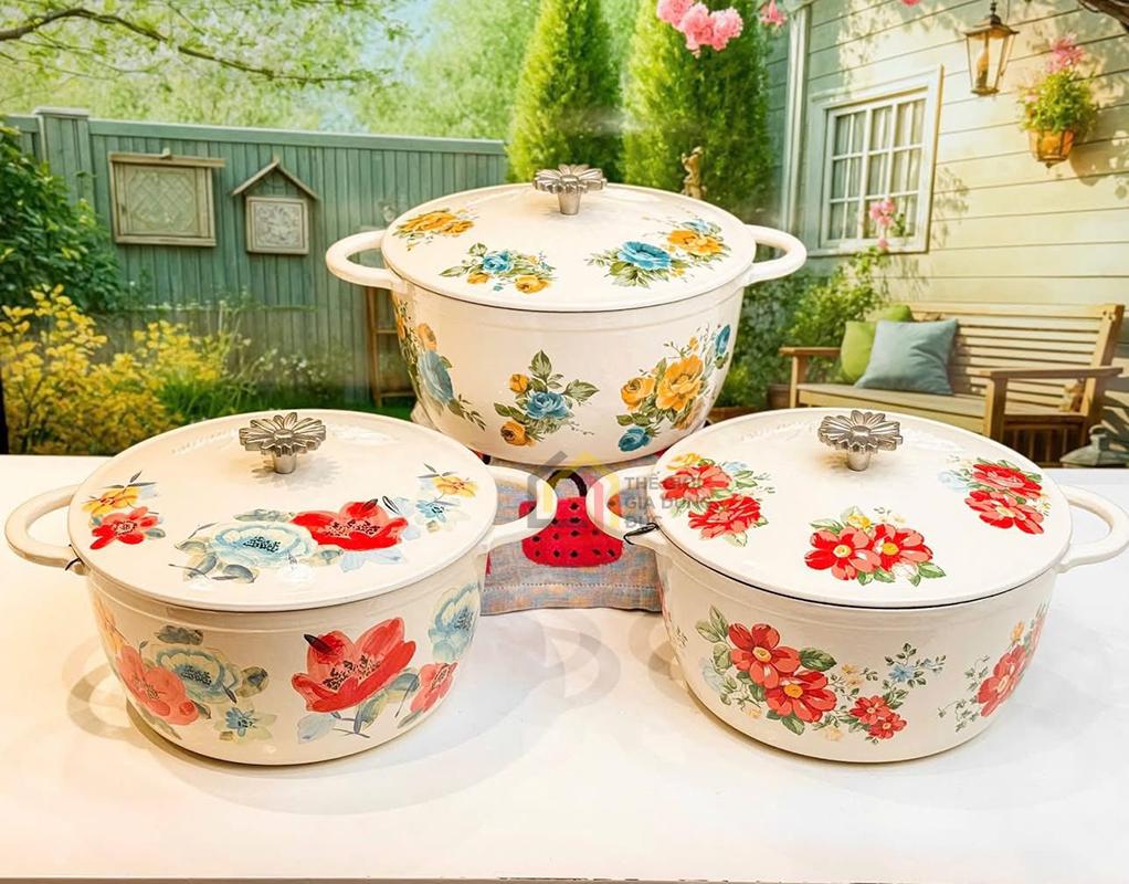 noi-gang-canh-hoa-the-pioneer-woman-size-25cm (11) Nồi gang cánh hoa The Pioneer Woman size 25cm