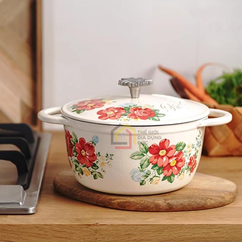 noi-gang-canh-hoa-the-pioneer-woman-size-25cm (4) Nồi gang cánh hoa The Pioneer Woman size 25cm