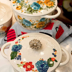 Nồi gang cánh hoa The Pioneer Woman size 25cm