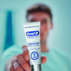 Set 2 tuýp kem đánh răng PRO 3D White Clinical Intensive Whitening