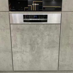 Bảng điều khiển cảm ứng và màn hình LED hiện đại, dễ sử dụng.