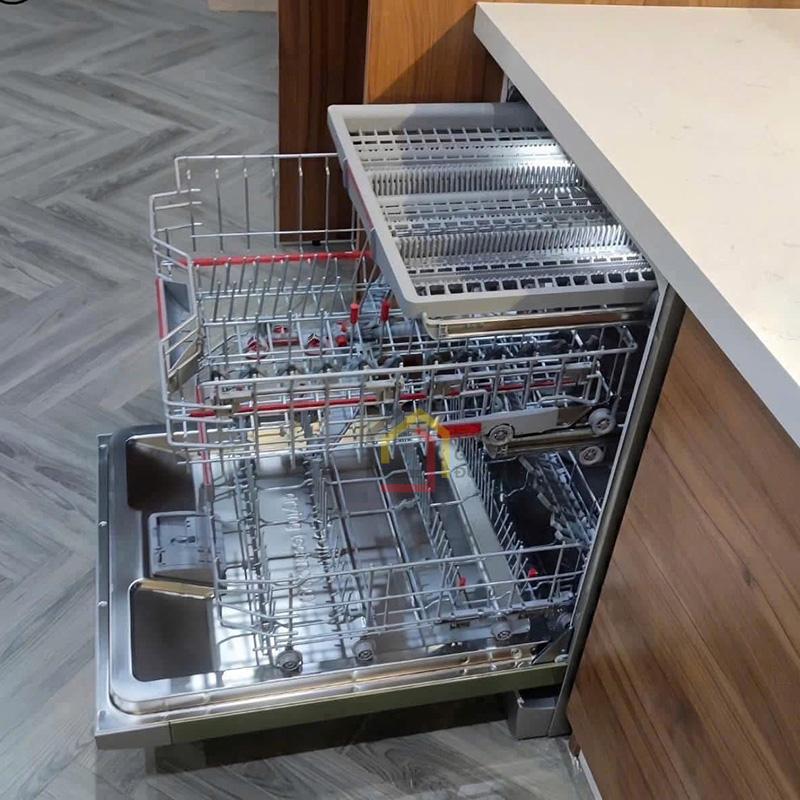 may-rua-bat-ban-am-bosch-smi6zcs16e (12) Bảng điều khiển cảm ứng và màn hình LED hiện đại, dễ sử dụng.