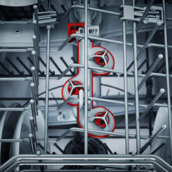 Bảng điều khiển cảm ứng và màn hình LED hiện đại, dễ sử dụng.