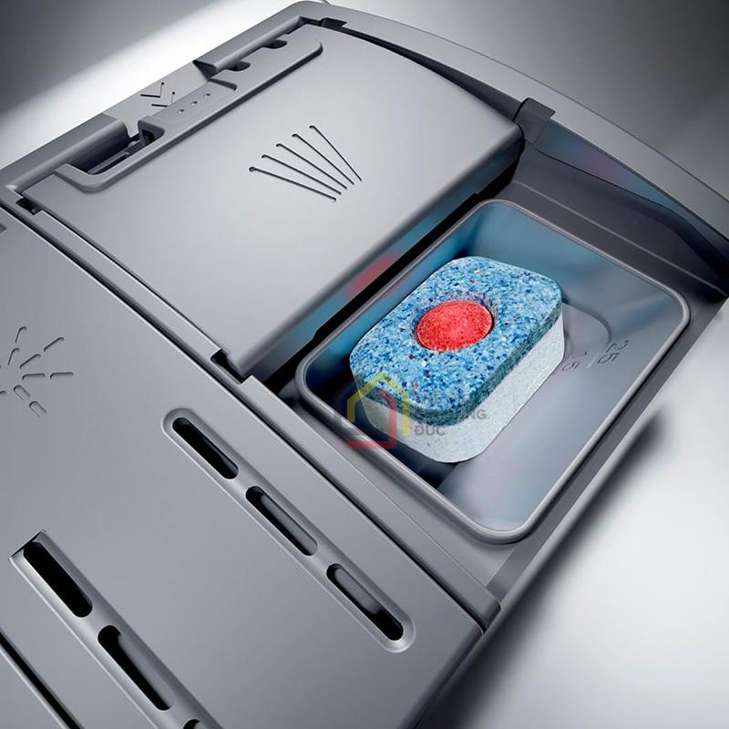 may-rua-bat-ban-am-bosch-smi6zcs16e (8) Bảng điều khiển cảm ứng và màn hình LED hiện đại, dễ sử dụng.