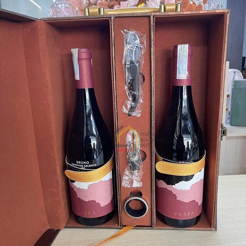 vang-do-y-thuong-hang-bruno-vespa-set-2-chai-kem-hop-gia-da (4) Vang đỏ Ý thượng hạng Bruno Vespa (Set 2 chai kèm hộp giả da)