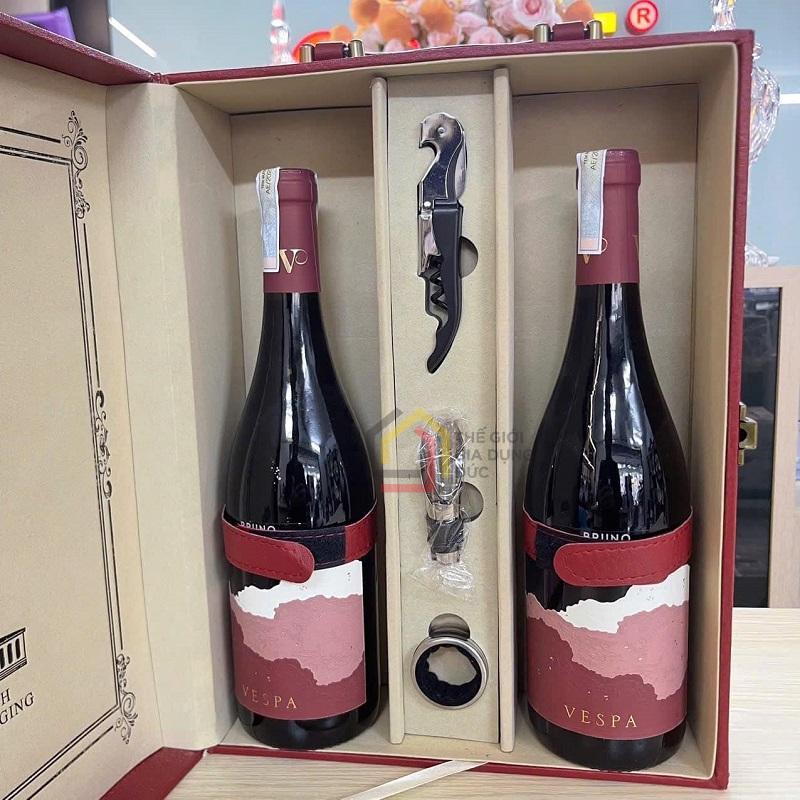 vang-do-y-thuong-hang-bruno-vespa-set-2-chai-kem-hop-gia-da (5) Vang đỏ Ý thượng hạng Bruno Vespa (Set 2 chai kèm hộp giả da)