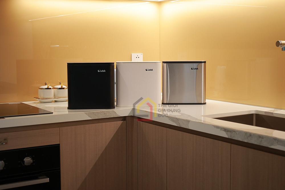 Thùng rác treo tủ & để bàn Letek LC05 5L