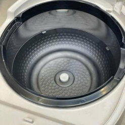 Nồi cơm điện cao tần Cuckoo CRP-NHTR1010FB 1,8L màu đen