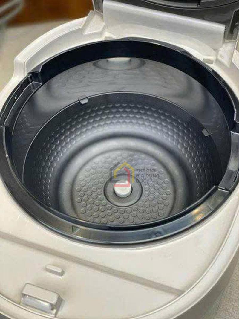 noi-com-dien-cao-tan-cuckoo-crp-nhtr1010fb-18l (2) Nồi cơm điện cao tần Cuckoo CRP-NHTR1010FB 1,8L màu đen