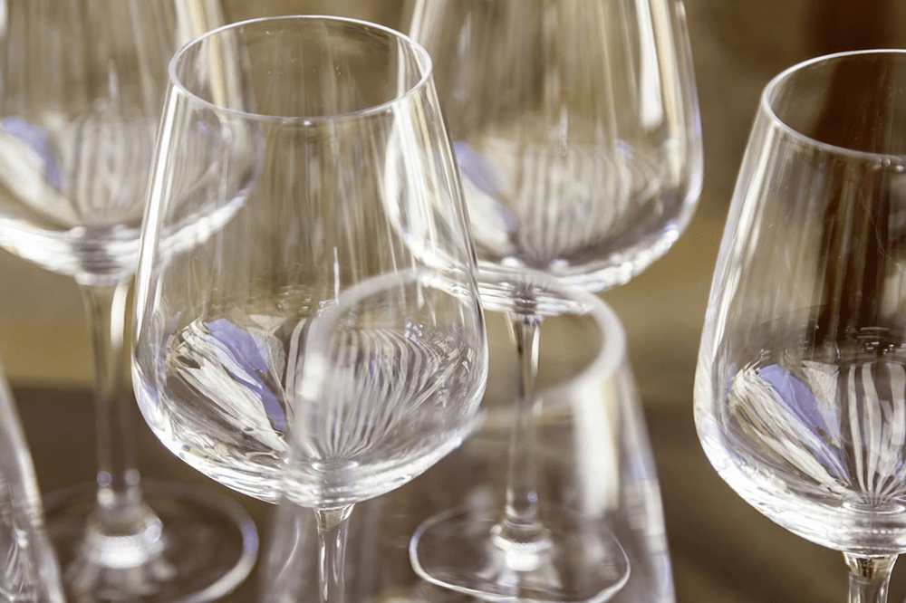 Pha lê và thủy tinh khác nhau như thế nào? Cách phân biệt chính xác