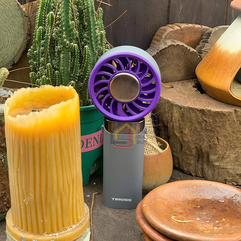 quat-tich-dien-cam-tay-tiross-ts3434 (2) Quạt tích điện cầm tay Tiross TS3434