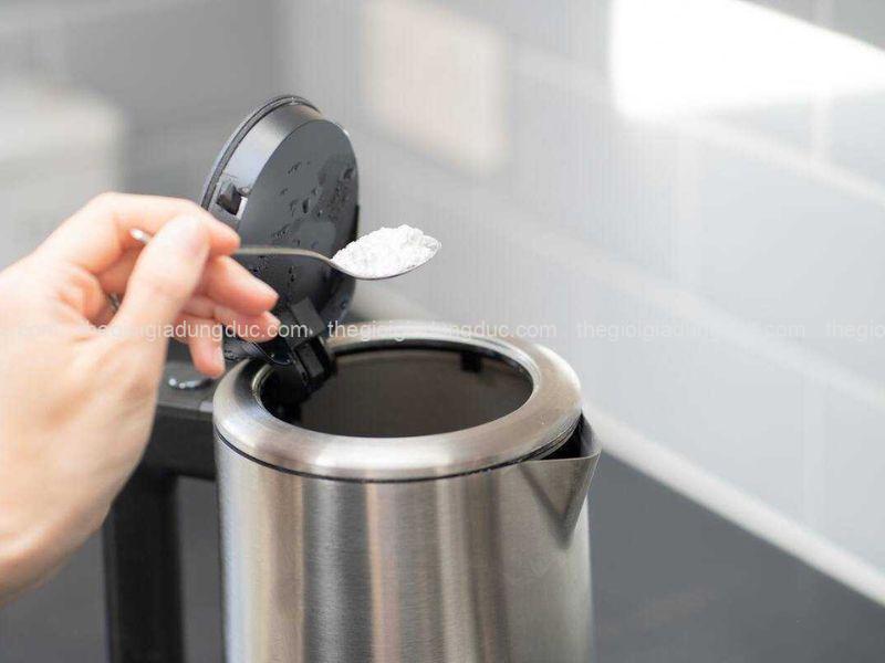 Vì sao ấm siêu tốc có cặn khi sử dụng một thời gian?