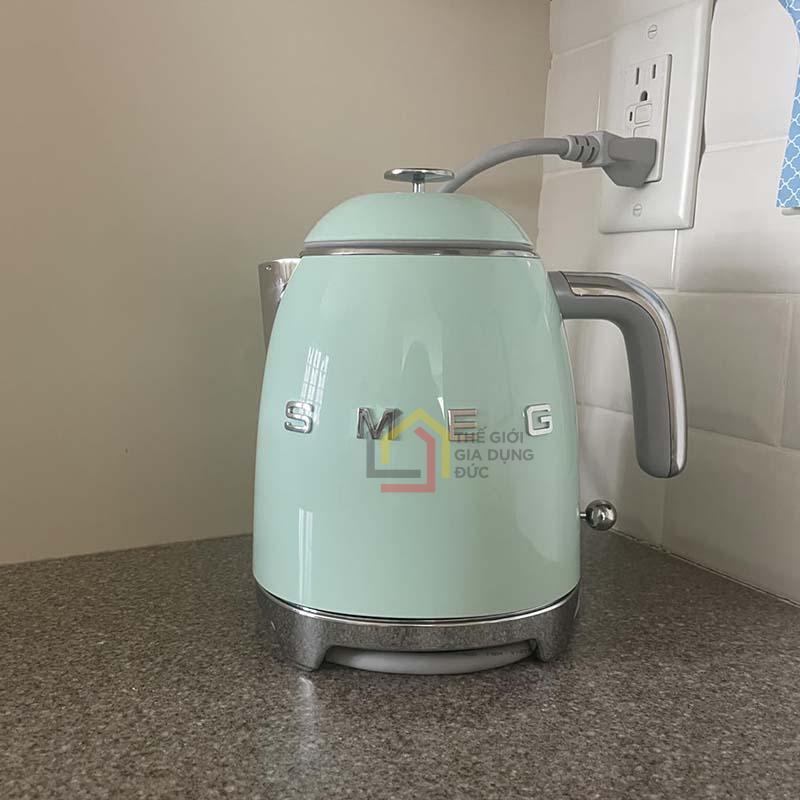 am-sieu-toc-smeg-klf05rpgeu-08l (5) Ấm siêu tốc Smeg KLF05RPGEU 0,8L màu xanh mint