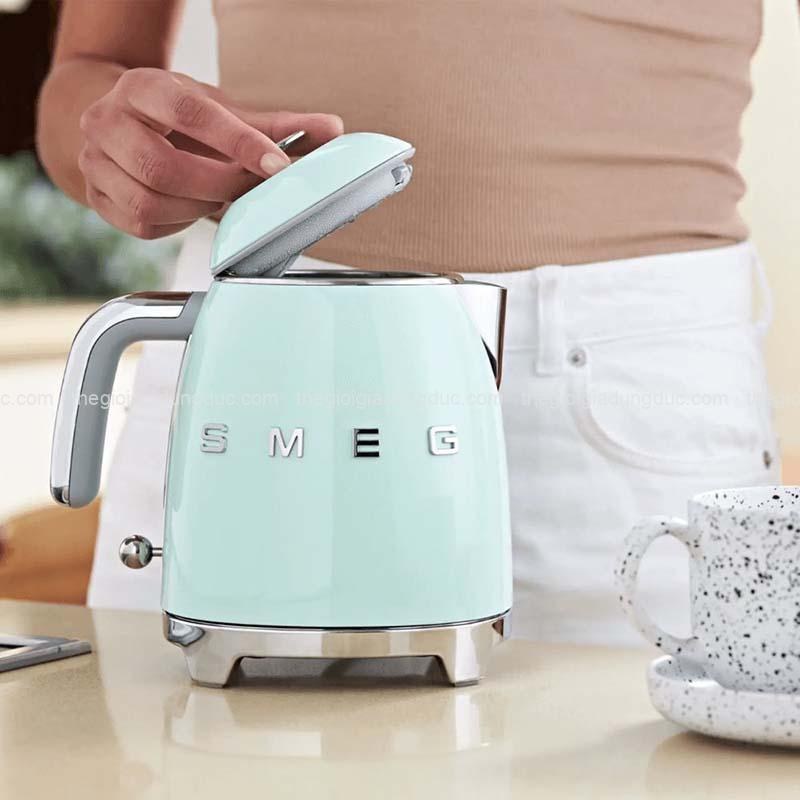 am-sieu-toc-smeg-klf05rpgeu-08l (7) Ấm siêu tốc Smeg KLF05RPGEU 0,8L màu xanh mint
