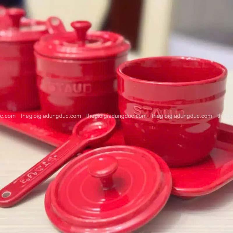 set-hu-dung-gia-vi-staub-kem-khay (10) Set hũ đựng gia vị Staub kèm khay