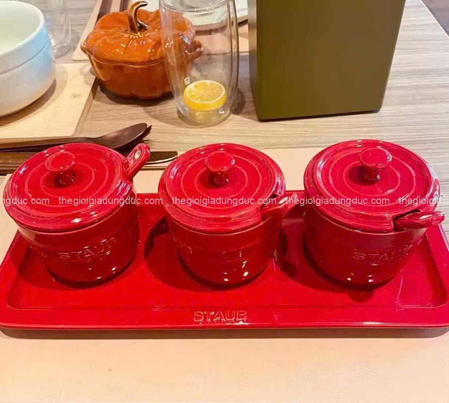set-hu-dung-gia-vi-staub-kem-khay (11) Set hũ đựng gia vị Staub kèm khay