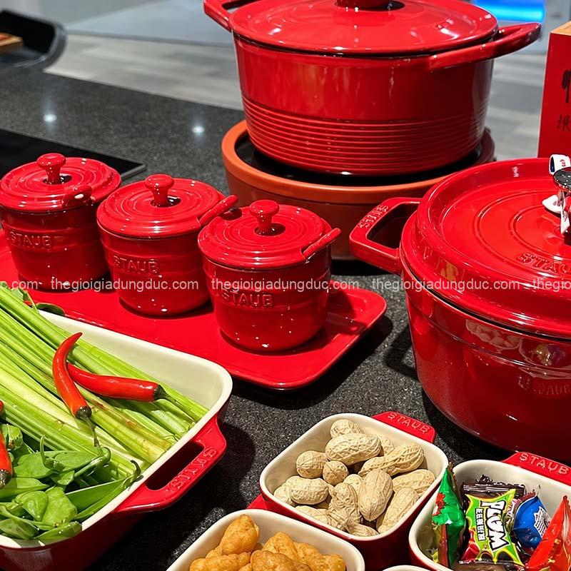 set-hu-dung-gia-vi-staub-kem-khay (5) Set hũ đựng gia vị Staub kèm khay