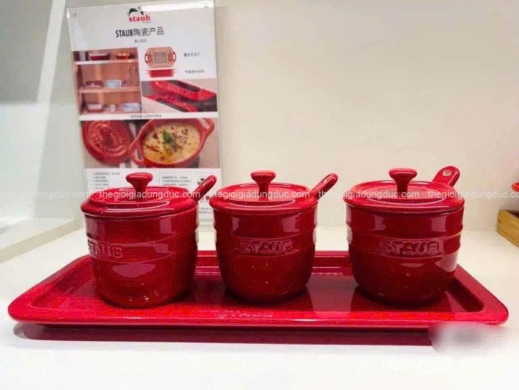 set-hu-dung-gia-vi-staub-kem-khay (9) Set hũ đựng gia vị Staub kèm khay