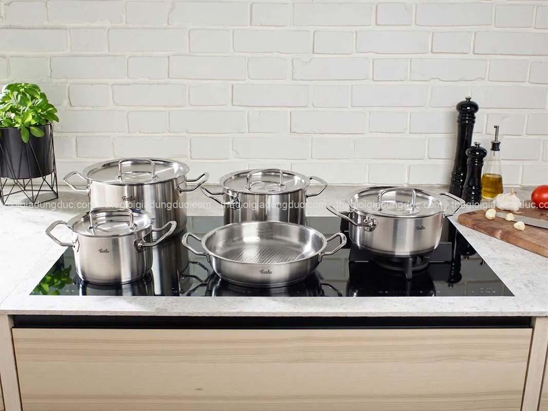 Bộ nồi Fissler Profi 5 món vung thép (4 nồi, 1 chảo 2 quai 24cm/28cm)